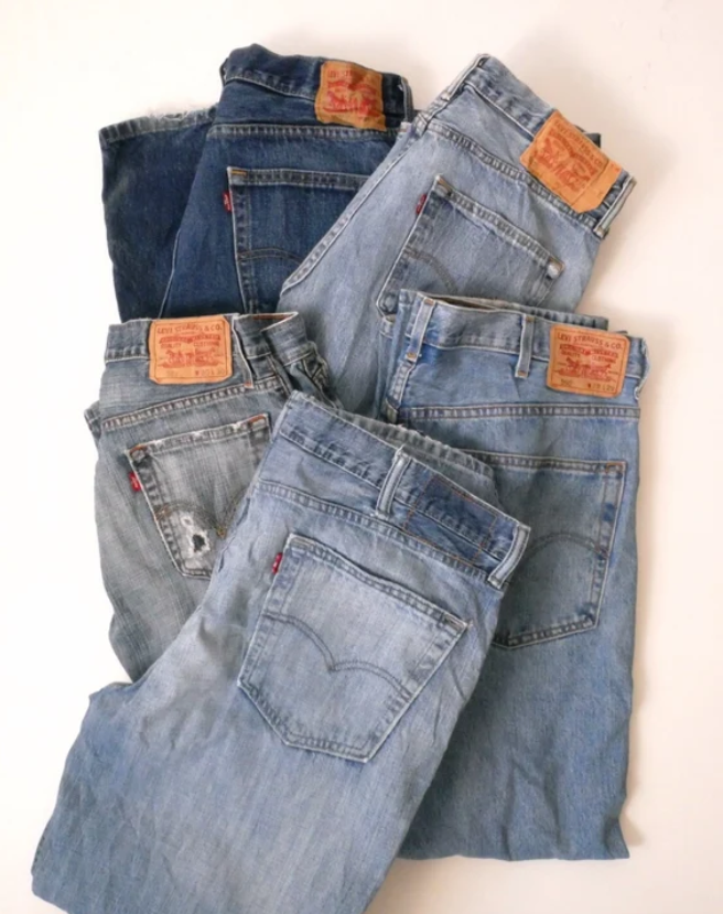 A pie of old levi jeans ready for upcycling!