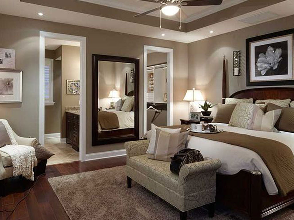 A well decorated master bedroom.