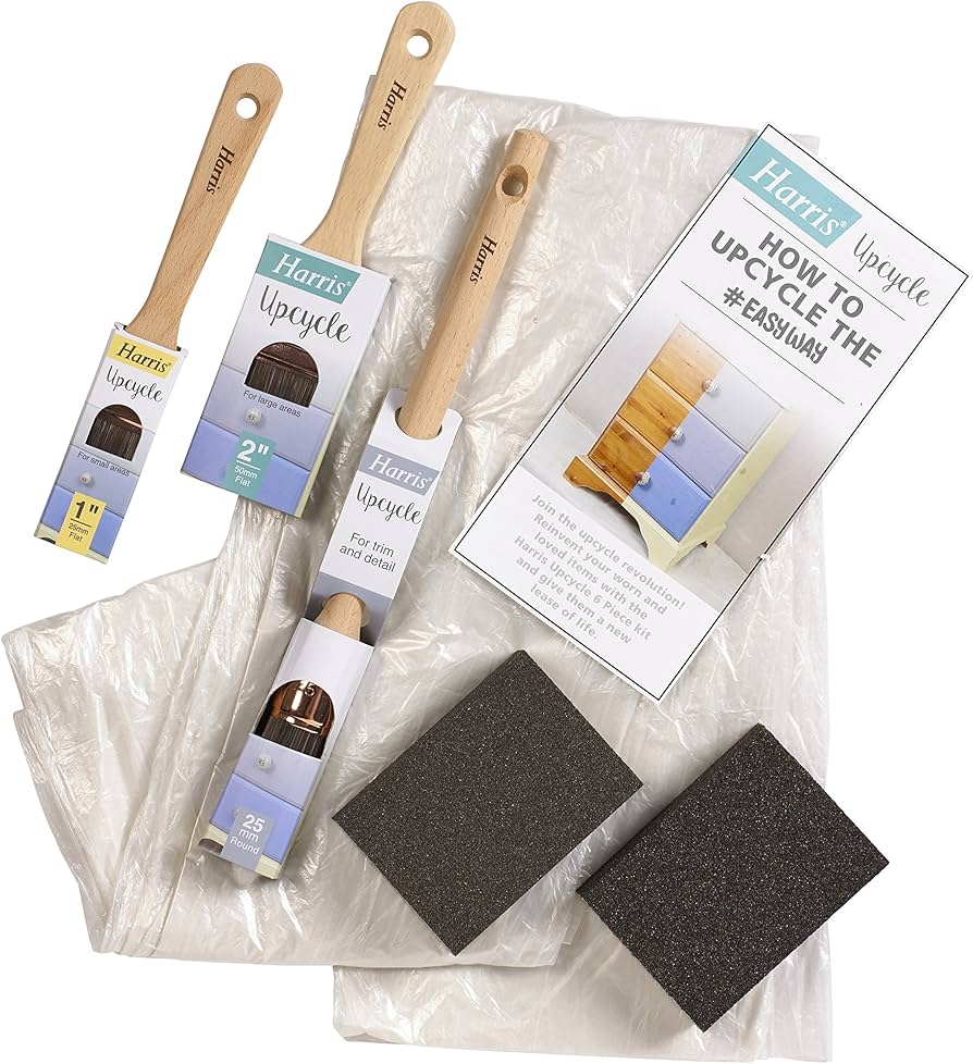 Upcycling kit with sandpaper and brushes