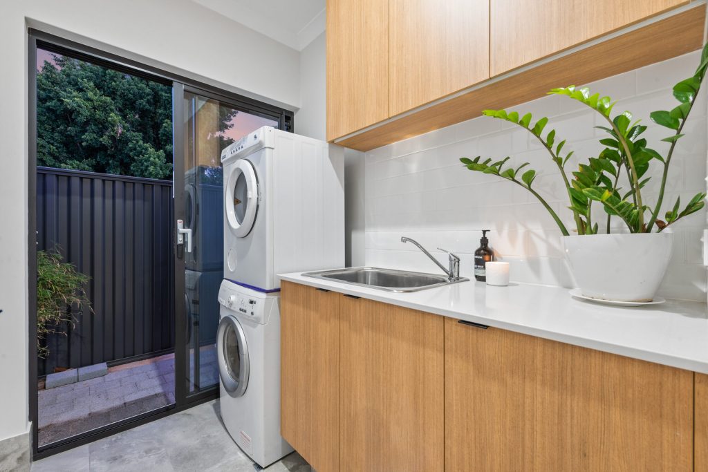 Overheadcabinetsin a laundry room.