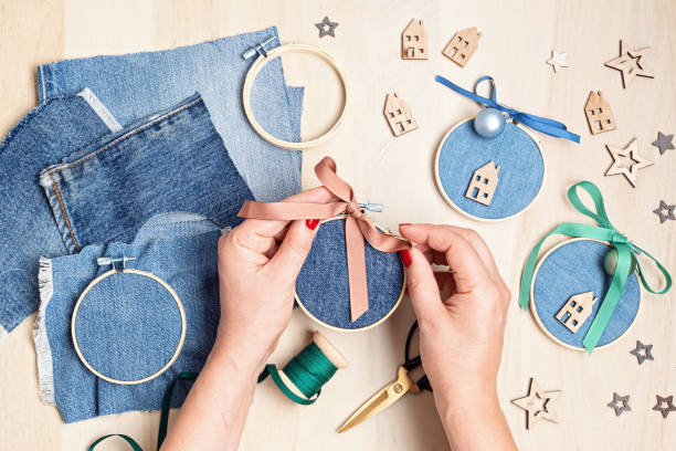 Diy project of christmas ornaments made of re-purposed old jeans and embroidery hoops. Easy handmade xmas decoration, gift idea.